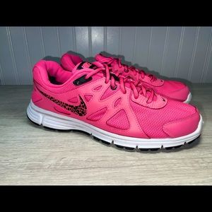 (SOLD🔴) Nike Revolution 2 Hot Pink Running Shoes